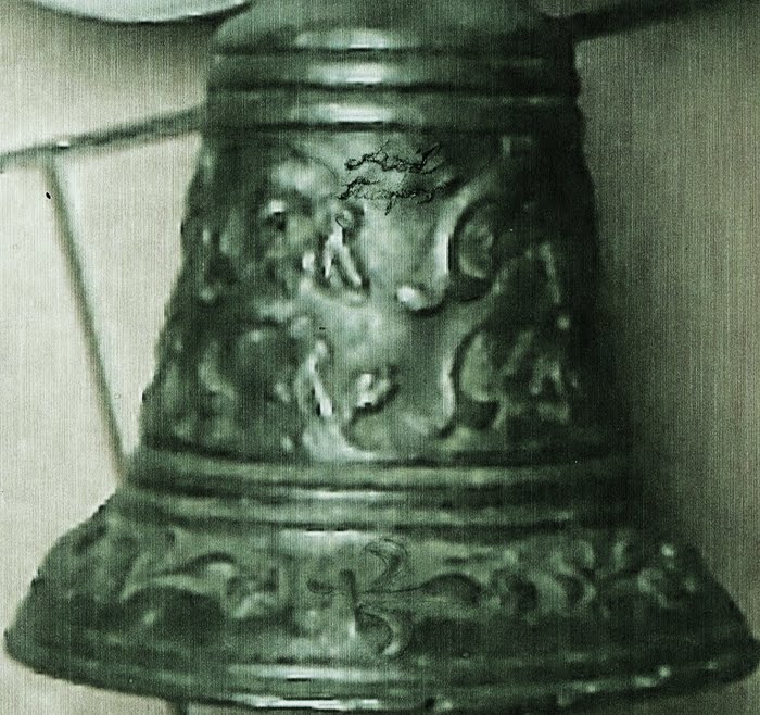 la cloche di Frederic Stauferis  Avril de Saint Genis Buren Anjou, figlio di Federico II(Abbazia)