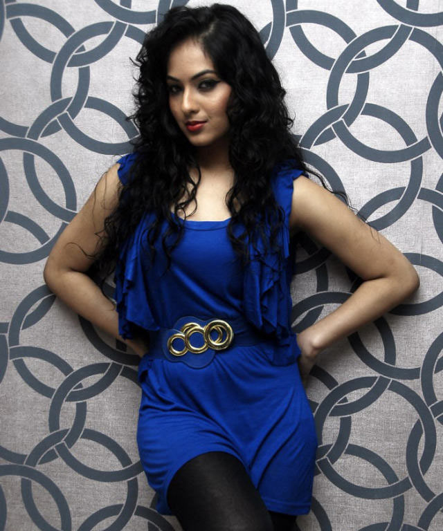 mobileweb Komaram Puli Heroine Nikesha Patel, Komaram Puli