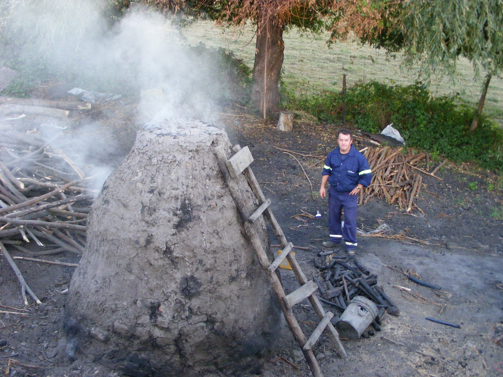 italo_chileno: Hornos para fabricar carbón de madera