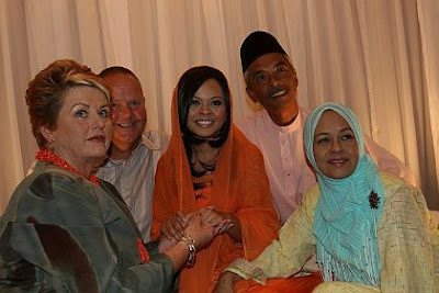 Sarah Raisuddin bertunang dengan jejaka pilihan - Koleksi Gambar Artis ...