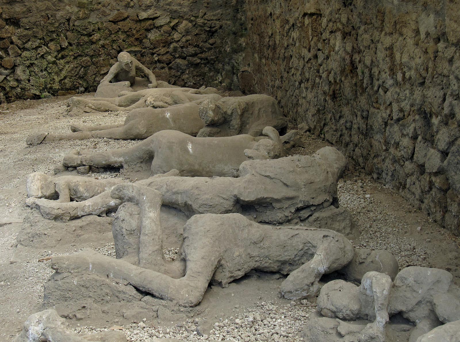 Nombre D Habitants A Pompéi En 79 Ce Glob est Plat: La vie des cimetières (29)