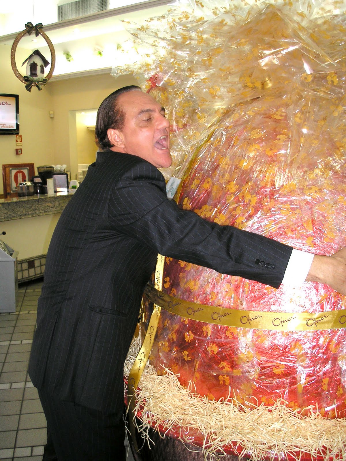 [Laury+e+o+ovo+de+230+Kg.JPG]