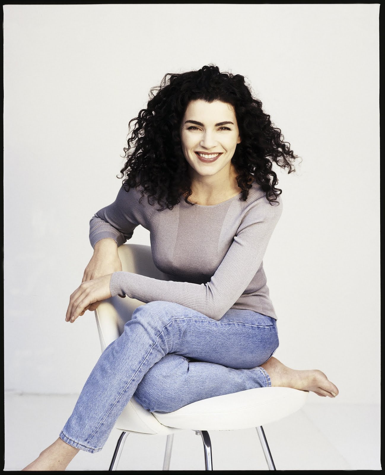 http://1.bp.blogspot.com/_UaLWp72nij4/S-MoWVjuacI/AAAAAAAAJ-g/Hz0BSEe06X4/s1600/julianna-margulies-feet-4.jpg