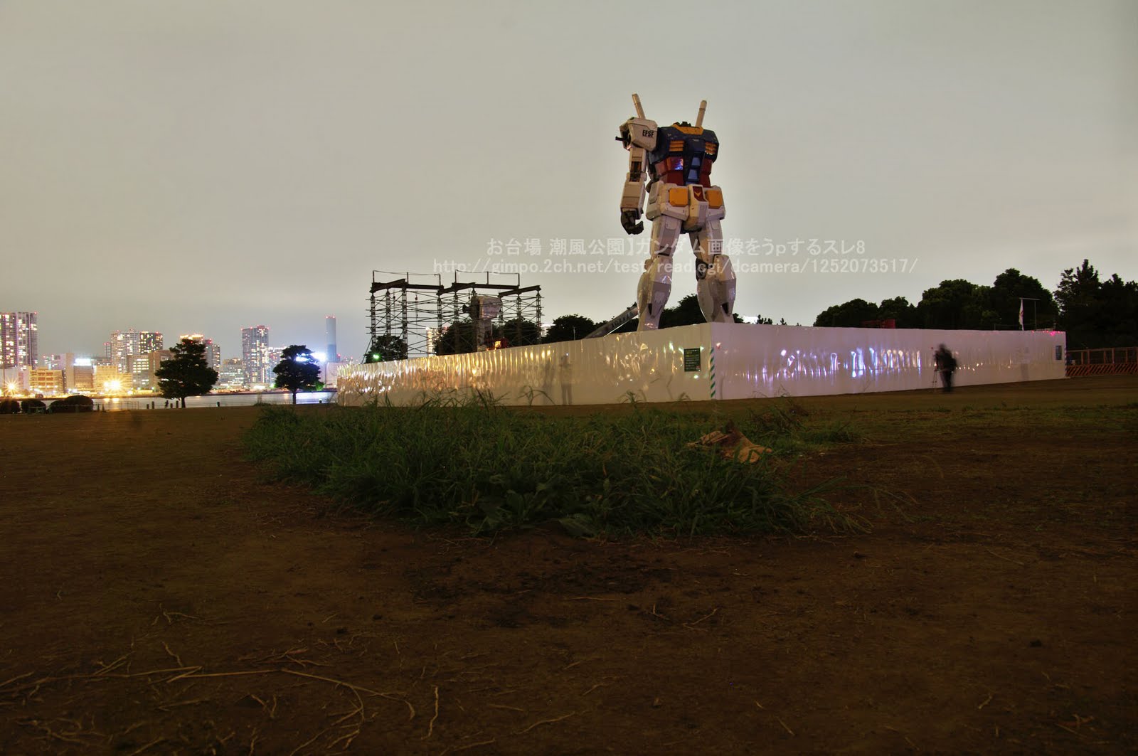 [gundamlastshooting3.jpg]
