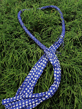 Stippel  sjaal-ketting