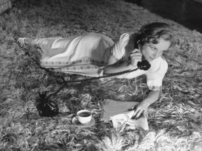 [5552134~Actress-Carol-Lombard-Talking-on-Telephone-as-Lies-on-Rug-with-Cup-of-Coffee-at-Home-Posters.jpg]