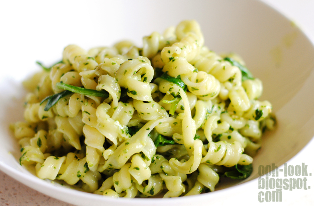 Ooh, Look... Moderately hot Horseradish Pesto