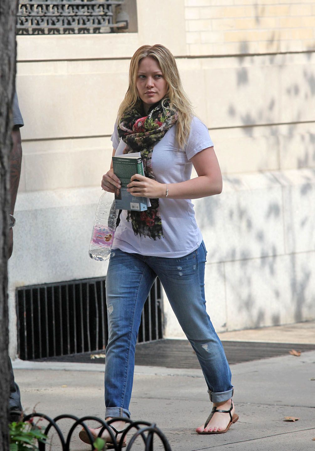 [Hilary+Duff+jeans+on+the+street+august+2009+a.jpg]