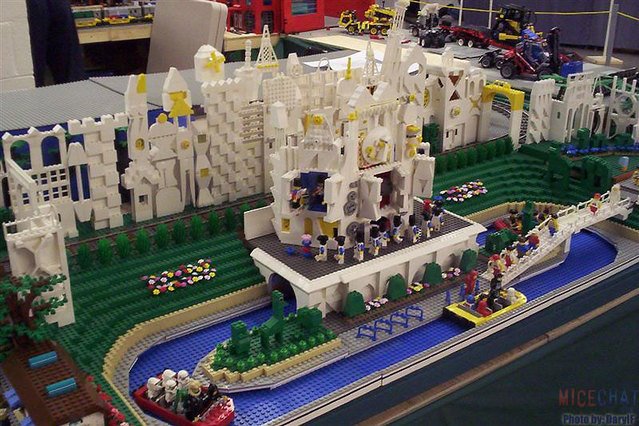 [lego_disneyland_3.jpg]
