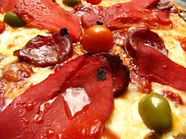 [pizza_linguica_chourico_pimento_2.jpg]
