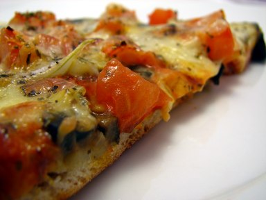 [piza_dois_queijos_tomate_azeitonas_4.jpg]
