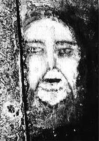 صورة وجه وجدت على أرضية المطبخ الأسمنتية عام 1971