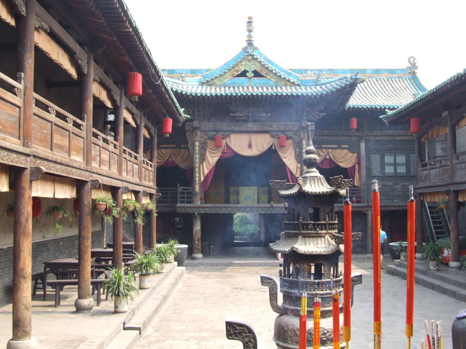 [2008-07-26+China+-+Shanxi+-+Pingyao+-+(Tadeo)+Templo+Chenghuan+y+sus+2+teatros+-+2.jpg]