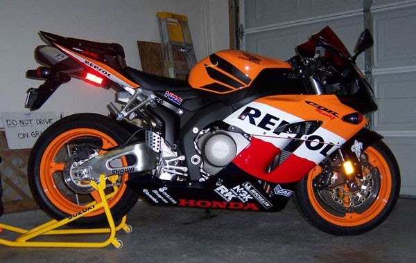Хонда cbr1000rr Репсол и девушки