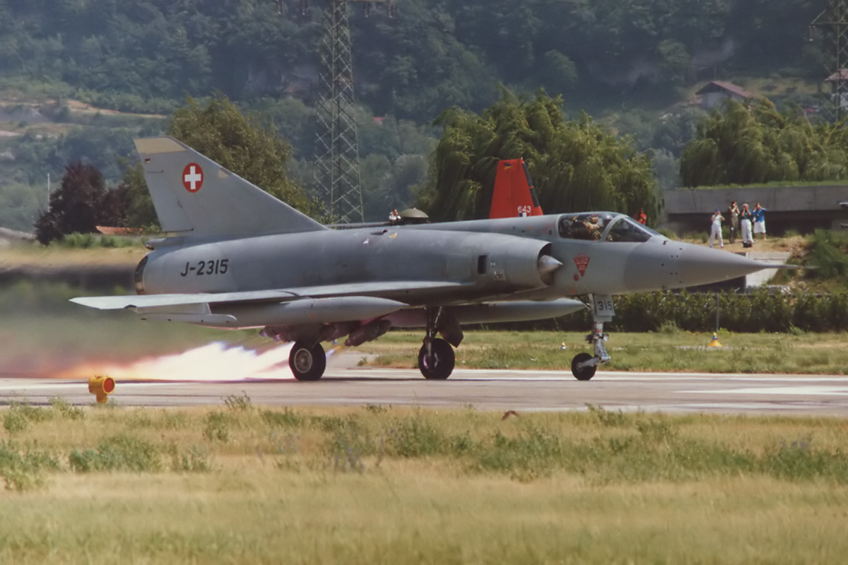 Dassault mirage iii ввс юар. 1c. Mirage mirage 30. Mirage 2000 фото стоянки. самолет мираж 3000.