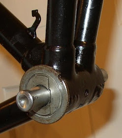 Adjustable bottom bracket Clearance