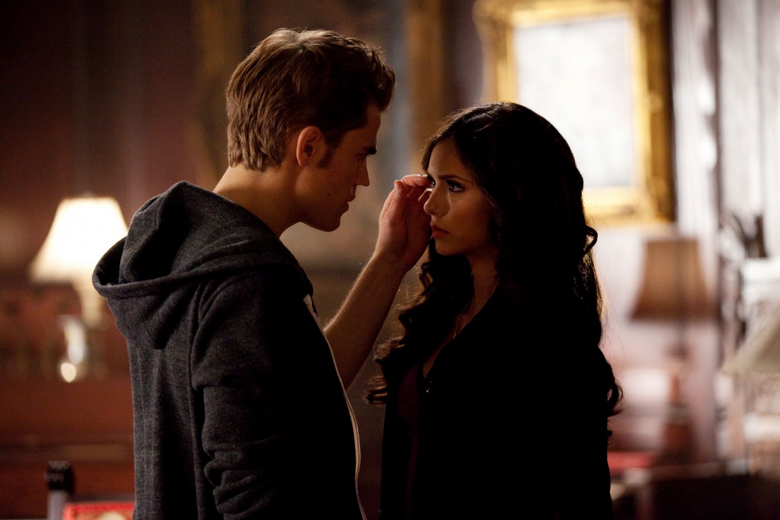 In Che Episodio Elena E Damon Si Baciano
