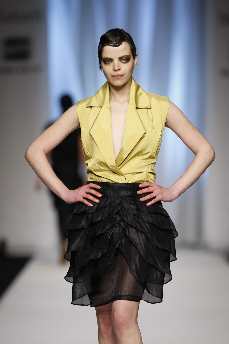 [MLX32RDourado130.JPG]