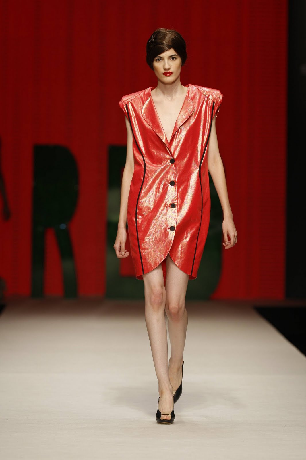 [MLX33AMoura002.JPG]