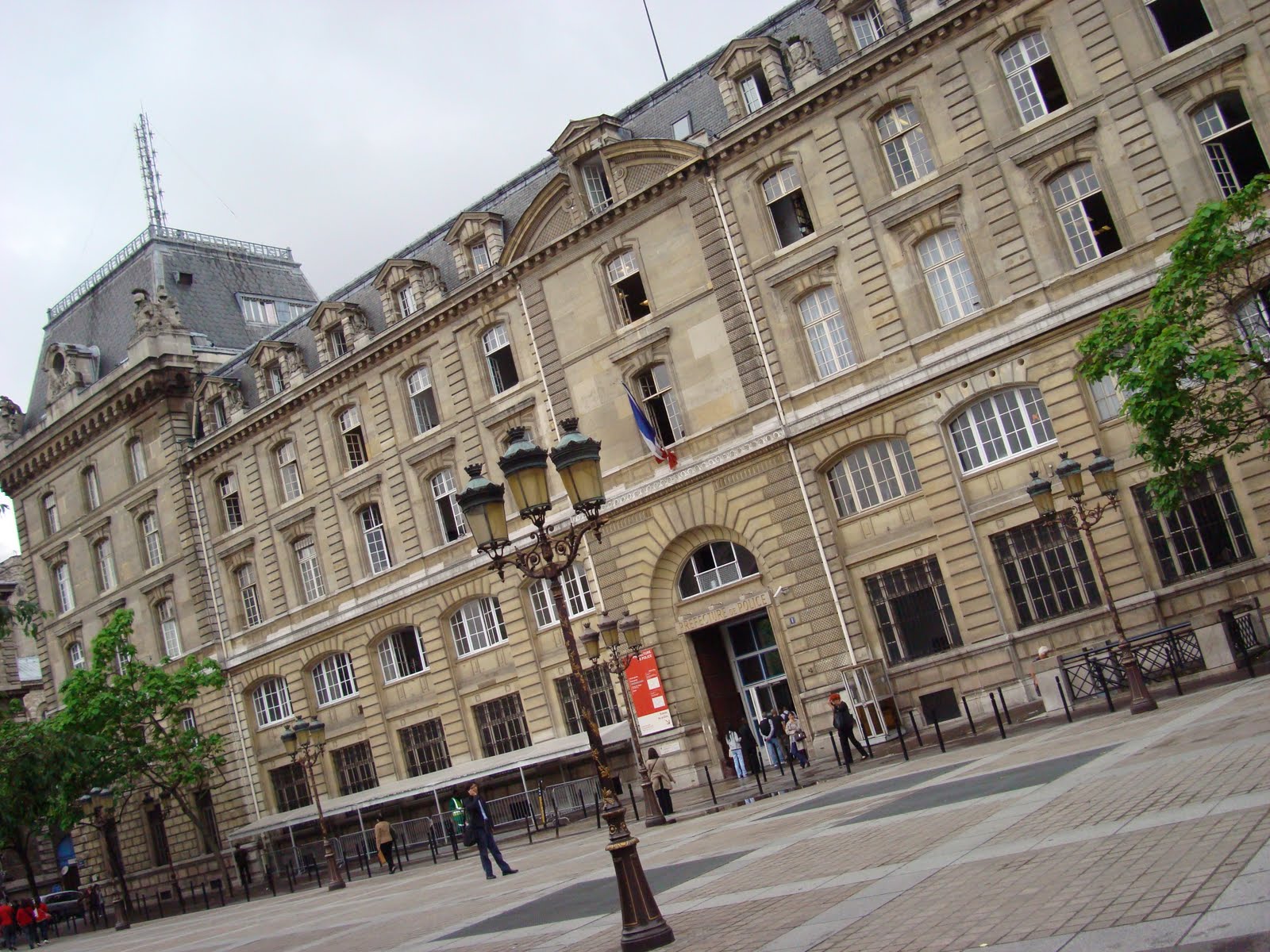 1 Bis Rue De Lutèce 75004 Paris