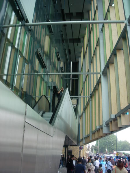 [450px-Idea_store_4.jpg]