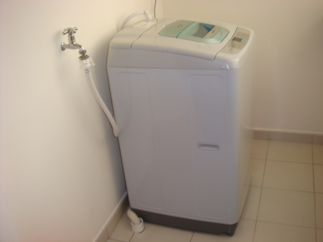 我爱我家: Hitachi washing machine (8 kg)