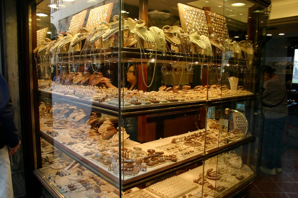 WALLPAPERS IMAGES PICTURES cheap jewelry store