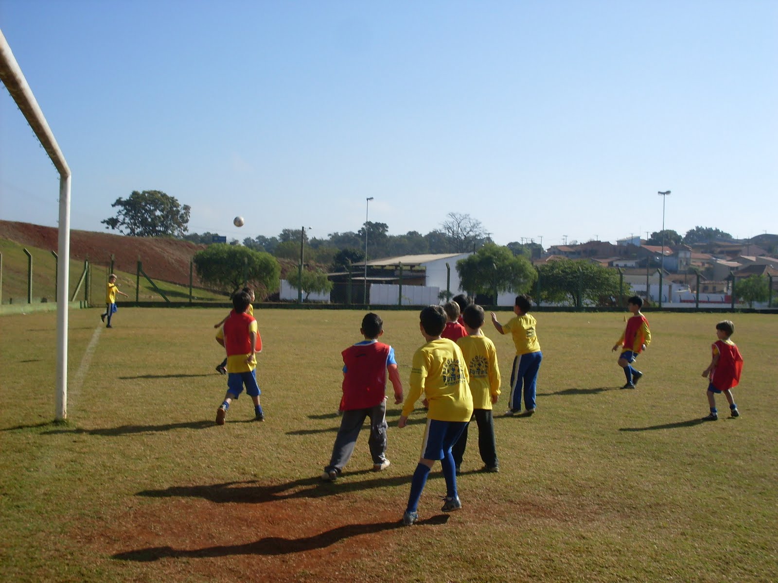 ' Escolinha de futebol, alunos responsáveis