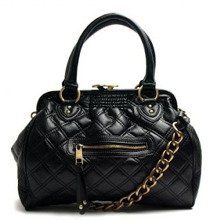 Black handbag semi-quilted medium sized @ Chasing Davies