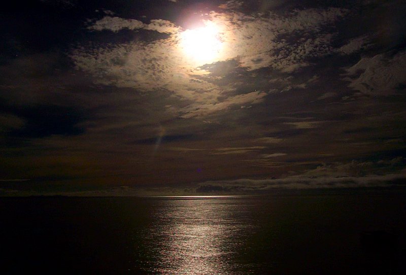[fiji_full_moon.jpg]