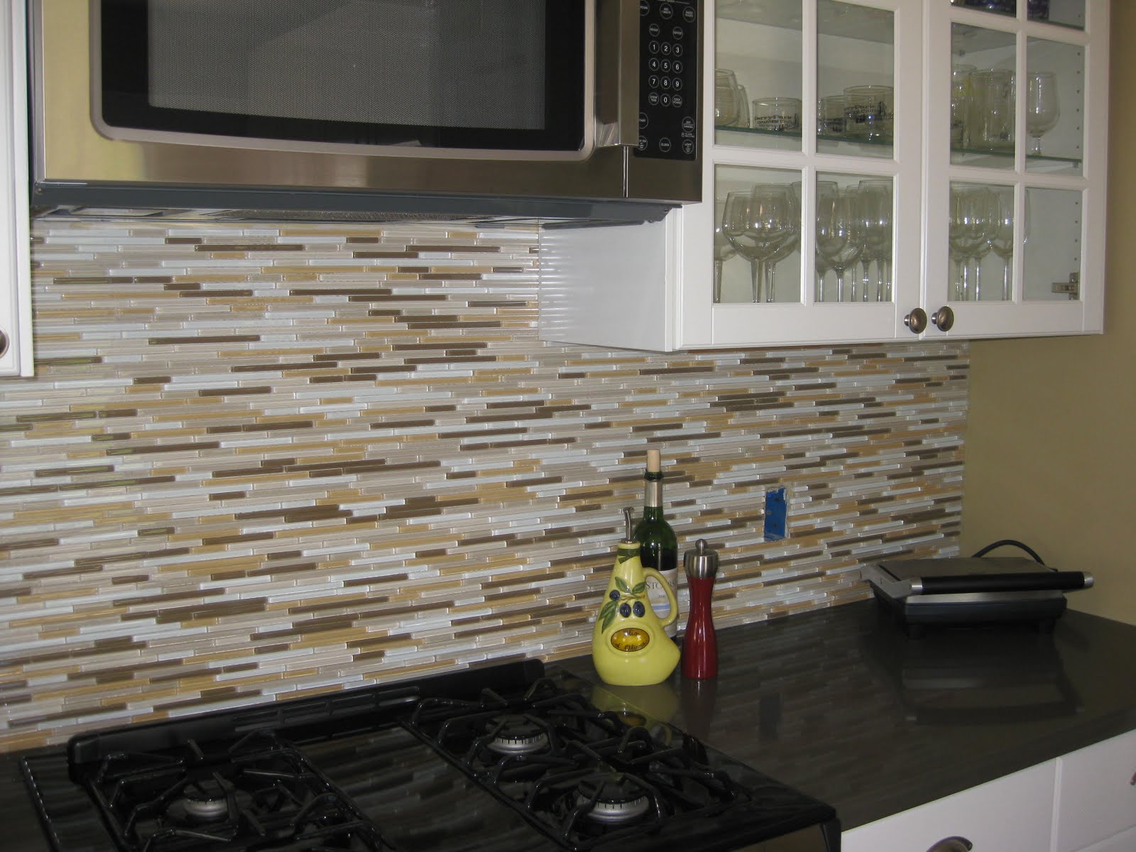 outlets in quartz backsplash