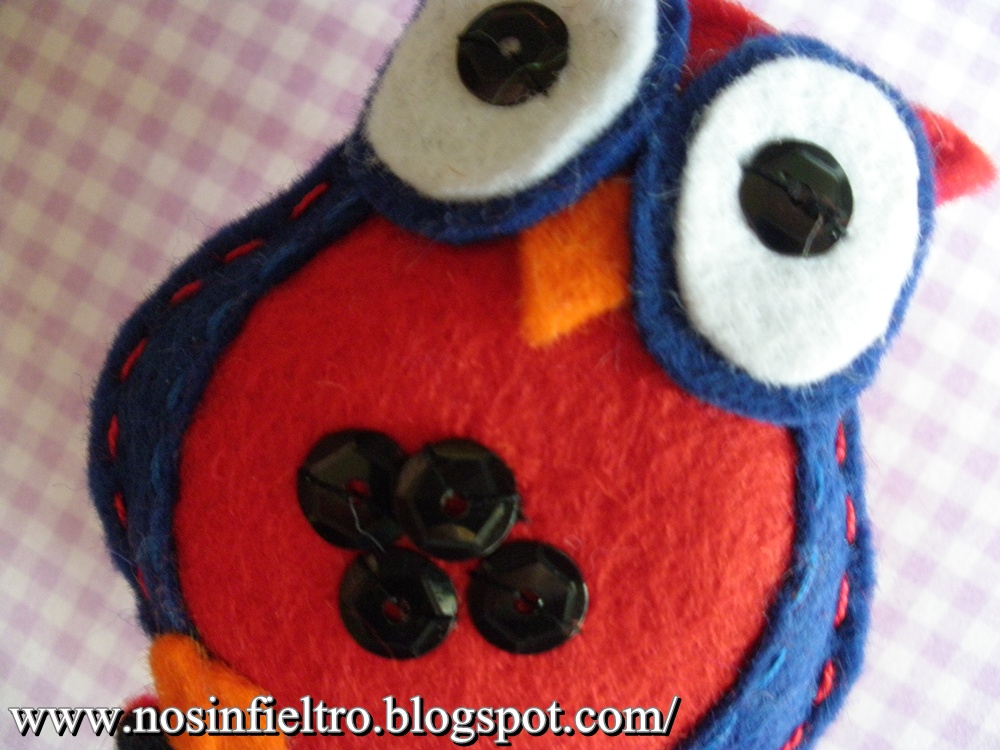 [Broche-buho+rojo(detalle).JPG]