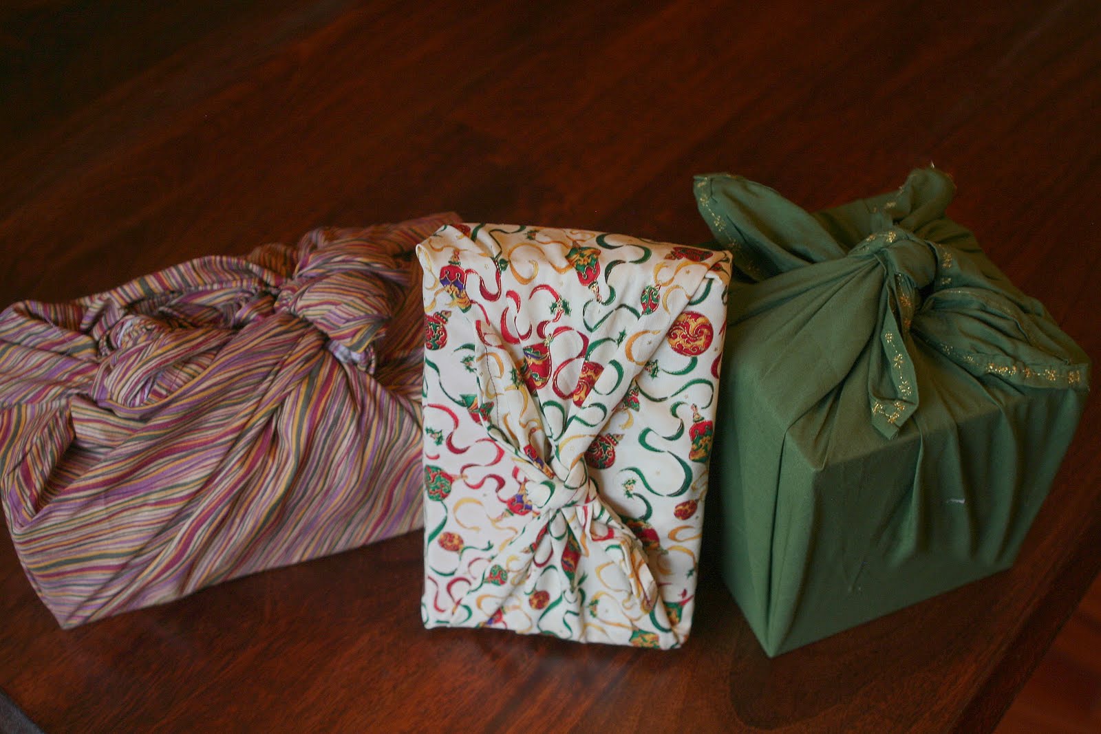 Hippos and Dinosaurs: Christmas Ideas: Gift Wrap