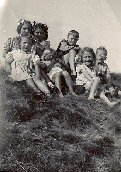 [Noble+Street+Kids+1947.jpg]