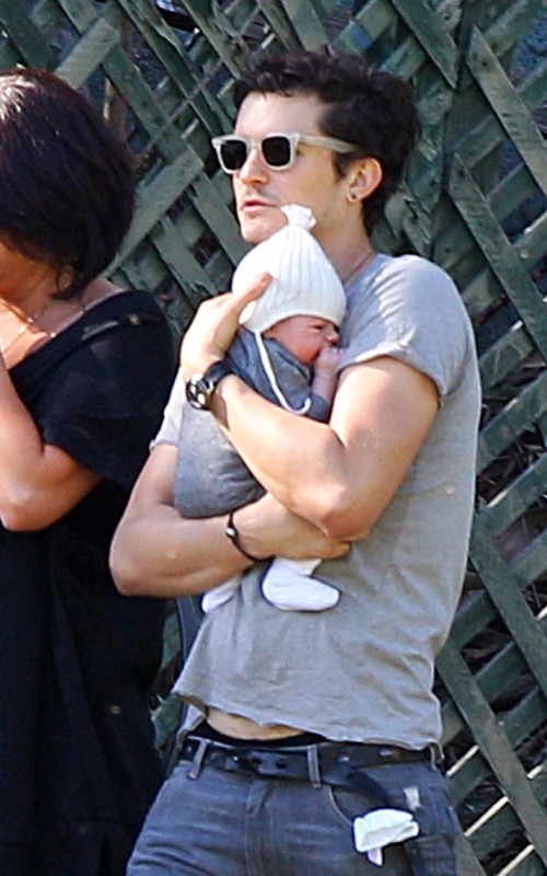 The Diva's Corner Orlando Bloom Spotted Out n About with Baby Flynn