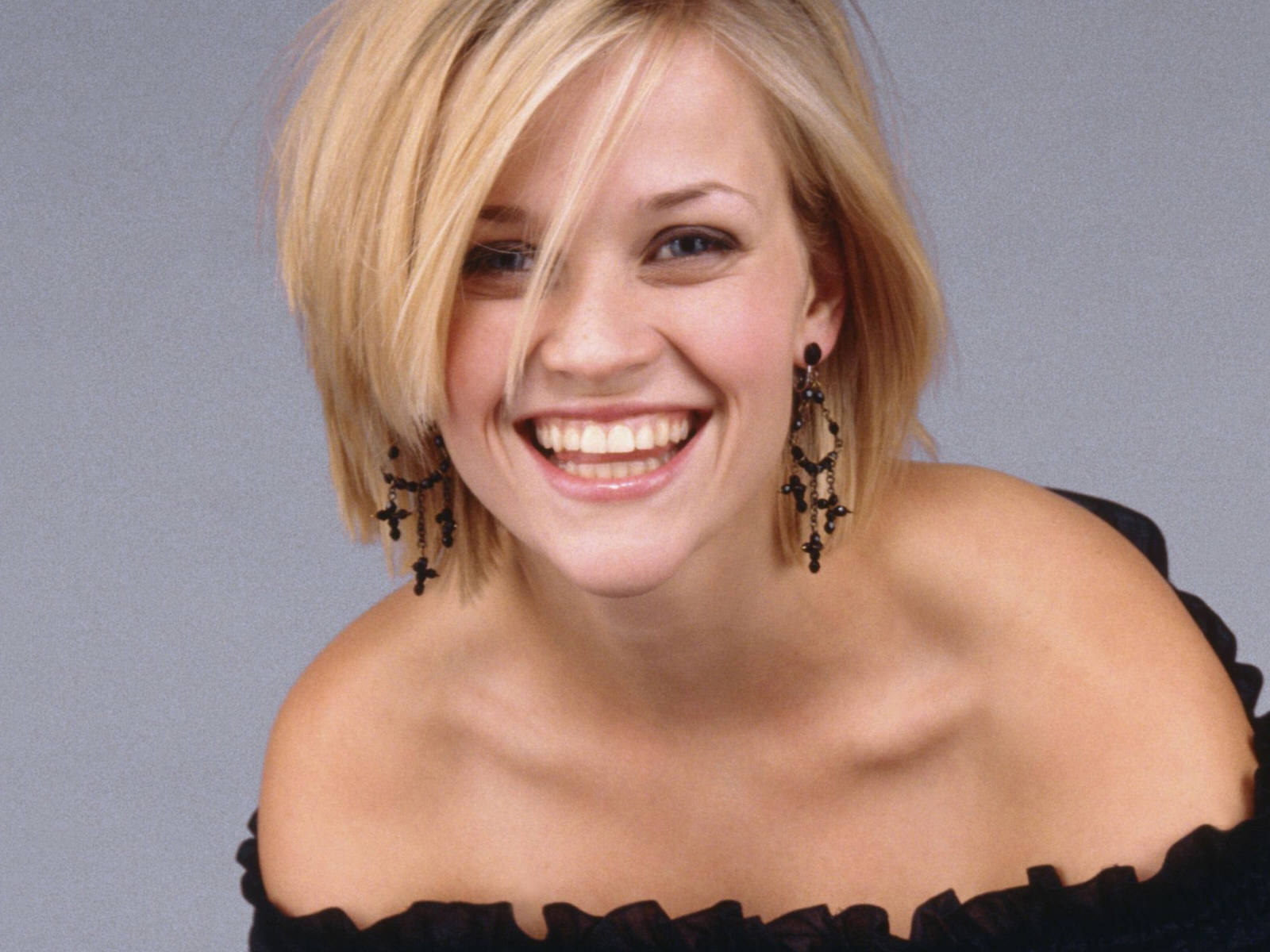 http://1.bp.blogspot.com/_W1pDdVujNPM/TI9QyitdcOI/AAAAAAAABGM/BloZt7Wyg8g/s1600/reese-witherspoon-wallpapers_13635_1600x1200.jpg