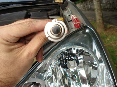 Replacing headlight bulb ford focus 2005 #2