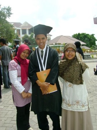Mb Aini, artis beken & Mb Dwi