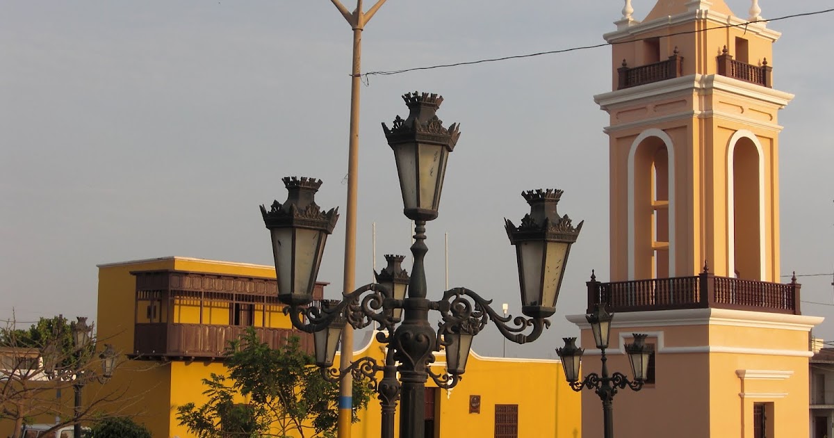 HABITANTE DE LA NIEBLA Balcon y campanario de Huaura