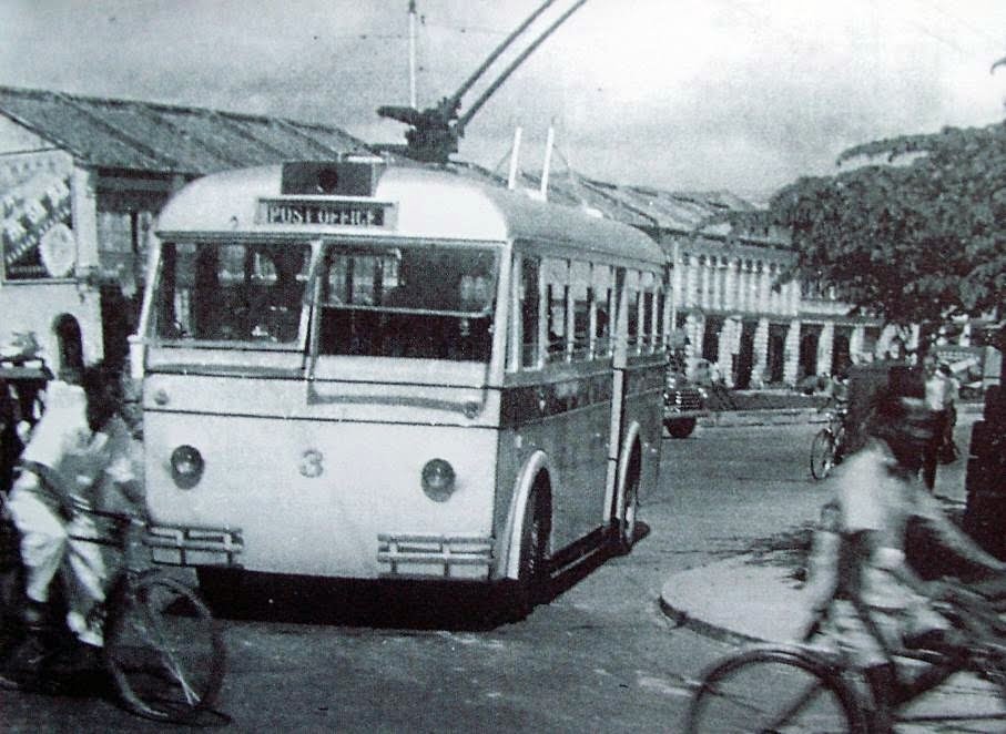 f_OldBus04m_14a55c8.jpg