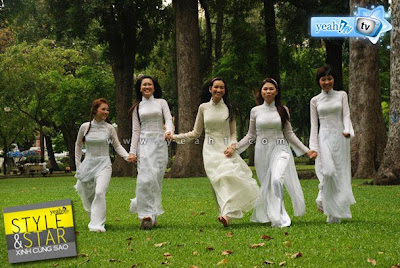 Girls in Ao Dai gallery