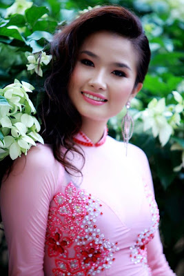 Cao Thuy Duong in Ao Dai