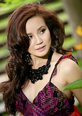 Vietnamese singer Vy Oanh
