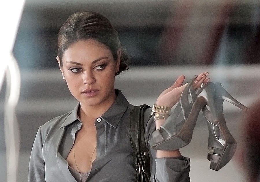 Mila does. Мила кунис фото в фильме в пролете. Мила кунис 2022. Mila does. Mila rose.