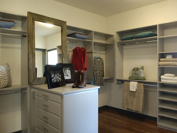 [hgtv+dream+home--master+closet.jpg]