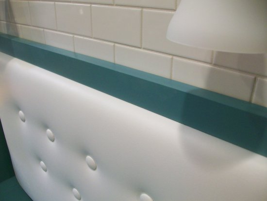 [banquette+seat+upholstered+back+2.jpg]