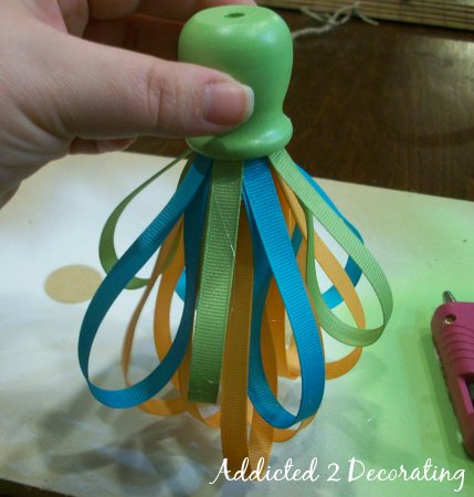 [diy+ribbon+and+burlap+tassel+11.jpg]