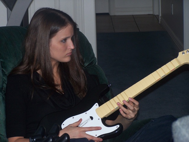 [Sara+on+guitar.jpg]