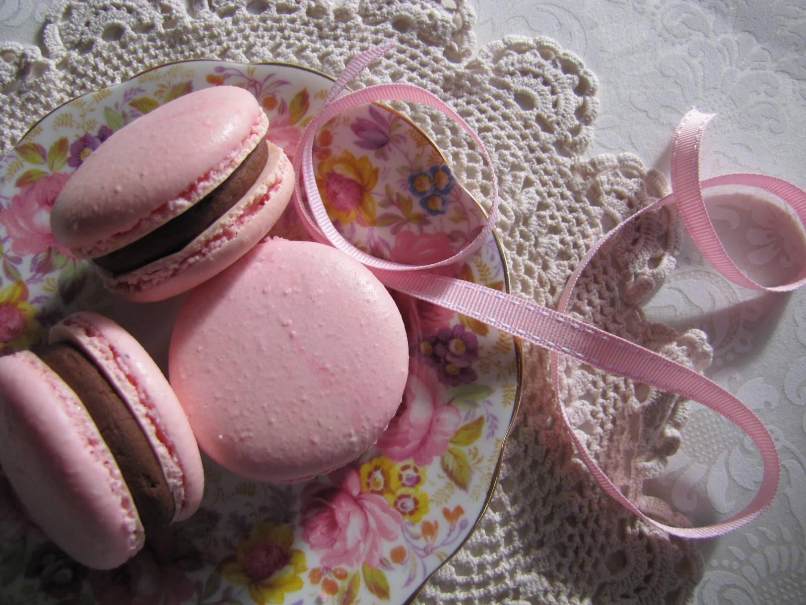 my button cake: turkish delight macarons