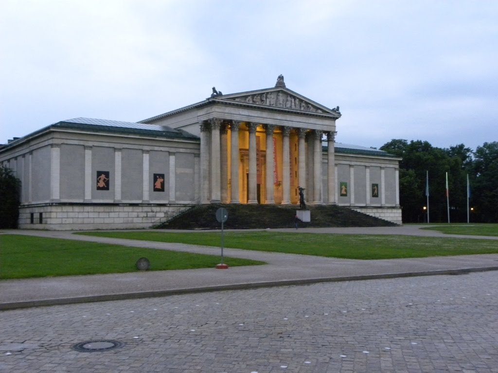 Exotic Travel Destinations: Evening lights on Königsplatz, München